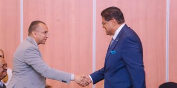 VES 50 jaar Chan 8 President Chandrikapersad Santokhi heeft volgens de Vereniging van Economisten in Suriname (VES) ontoelaatbare uitspraken gedaan tijdens een partij meeting in het weekend in Commewijne.