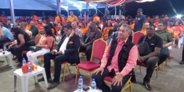 VHP vergadering W President Chan Santokhi heeft zijn “campagnetenue” al aangetrokken. Zaterdag was hij nog in het rijstdistrict Nickerie om de zoveelste FoodBasket-outlet te openen en om aan partijverplichtingen te voldoen.