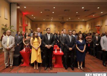 Viering Onafhankelijkheidsdag guyana Suriname en Guyana zullen volgens president Chandrikapersad Santokhi, alleen verenigd duurzame ontwikkeling bereiken voor hun naties en welvaart voor hun volkeren. Dit zei Santokhi tijdens de 57ste viering van de Onafhankelijkheidsdag, van de Coöperatieve Republiek Guyana.