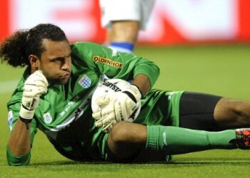 Warner Hahn 2 1 De Surinaamse international Warner Hahn heeft zijn contract hernieuwd bij Kyoto Sanga in Japan. Dit maakt de club bekend. De club maakt nog niet bekend voor hoe lang de Surinaamse doelman zijn contract heeft verlengd.