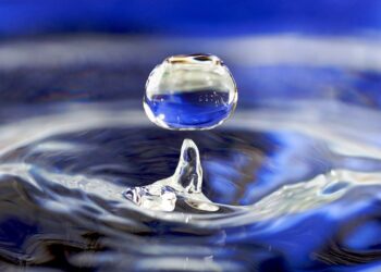 Water drop 001 “Ondanks ik twee weken geen water uit de kraan heb gehad in september, heb ik een waterrekening van bijna SRD 1900 gehad”, zegt de boze Dinesh S. van Commissaris Thurkowweg.