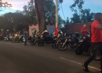 WhatsApp Image 2023 11 06 at 7.26.23 PM Wie had ooit gedacht dat bikers samen gingen met kunst en cultuur. "Ik kreeg het idee toen ik een biker-vriendin van mij sprak, met de bikers brengen we een ander deel van de samenleving dichter bij cultuur en kunst", zegt Djina Bergraaf, directeur van HB Media.