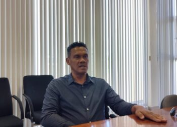 WhatsApp Image 2023 11 18 at 9.31.42 PM In Suriname woedt een langdurige discussie na de officiële aankondiging dat meer dan 50 doopsgezinde gezinnen toestemming krijgen zich in Suriname te vestigen. Er zijn al mennonieten in het land. Vorige maand hielden de Groene NGO’s, een collectief van organisaties, een persconferentie over de nadelen van de activiteiten van mennonieten en de gevaren voor Suriname. Ze uitten bezorgdheid over de intensieve landbouwpraktijken van doopsgezinden, met gebruik van chemicaliën en kunstmeststoffen, wat kan leiden tot grootschalige milieuvervuiling. Vooral de communicatie van het project baart de vertegenwoordigers zorgen.