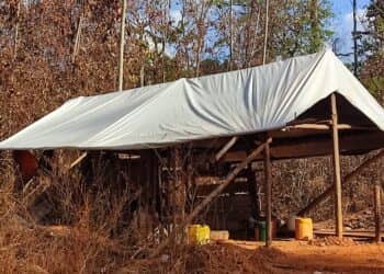 WhatsApp Image 2023 11 21 at 11.32.51 PM Vicepresident Ronnie Brunswijk doet een beroep op goudzoekers om zich even uit het gebied waar er afkalving van de goudmijn heeft plaatsgevonden, te verwijderen. "Mek den sma stop tot er ordening is gekomen. We zeggen niet dat men niet meer daar mag komen, maar laten we zaken eerst goed regelen", zegt Brunswijk woensdag tegenover journalisten.