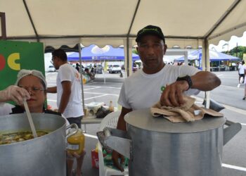 WhatsApp Image 2023 12 03 at 10.24.09 PM "Zo snel is al het eten op!", luidt de algemene reactie. "Kunnen jullie de volgende keer meer koken?". Dit zijn enkele opmerkingen van bezoekers tijdens de Media Cook-out op zondag 3 december op het terrein van de International Mall of Suriname. Trekker van het event Sharon Singh blikt tevreden terug op het geslaagde evenement. "Het doel is bereikt: met elkaar netwerken en gezellig met elkaar bezig zijn, zegt Singh.