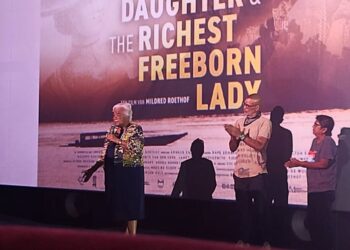 WhatsApp Image 2023 12 27 at 2.06.24 PM Het is regisseur Mildred Roethoff gelukt om historica en schrijfster Cynthia Mc Leod en de rijkste vrije zwarte vrouw in Suriname, Elizabeth Samson, onlosmakelijk met elkaar te verbinden in haar laatste documentaire The Presidents Daughter & The Richest Freeborn Lady.