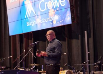 WhatsApp Image 2024 02 04 at 4.31.43 PM 1 Op zaterdag 3 februari heeft Crowe Burgos Accountants haar 10-jarig jubileum gevierd in stijl.  De afgelopen decennia heeft het kantoor zich gemanifesteerd als een toonaangevende speler in de accountancywereld, door het leveren van hoogwaardige diensten en het opbouwen van sterke relaties met haar cliënten.