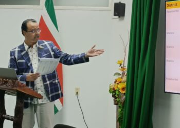 WhatsApp Image 2024 02 23 at 8.31.07 PM 1 Er is niets verkeerd aan de betalingen die zijn gedaan in de case van Pan American Real Estate. Dat zegt de minister van Openbare Werken, Riad Nurmohamed tegenover journalisten tijdens een persconferentie op zijn ministerie.