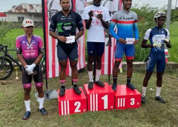 SWU met 5-tal wielrenners richting Frans-Guyana