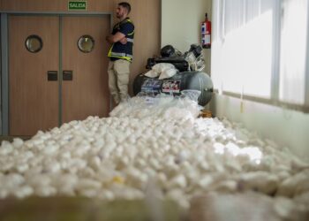 Spaanse politie ontmantelt Sinaloa-kartel distributienetwerk: 1800 kilo methamfetamine in beslag genomen