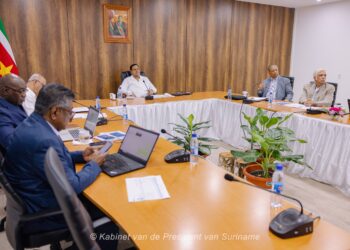WhatsApp Image 2024 06 02 at 11.16.58 AM 1 Suriname moet meer dan twintig wetgevingsproducten implementeren om een betere score te halen en te voldoen aan de 40 aanbevelingen van de Caribbean Financial Action Task Force (CFATF). Deze cruciale wetten moeten versneld worden behandeld en ter goedkeuring worden voorgelegd aan De Nationale Assemblée (DNA).