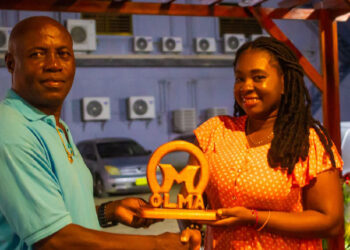 abena marronflix web Paul Abena heeft de Marronflix Orlando 'Lantje' Mayan Award ontvangen; een eerbetoon aan zijn rol als media-icoon. De Surinaamse streamingdienst Marronflix erkent Abena's decennialange toewijding aan de integratie en educatie van de Marrongemeenschap door middel van zijn baanbrekende werk in de media.