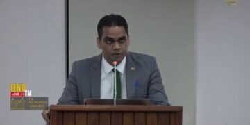 amar 1 De minister haalde aan dat de ziekenhuizen een tariefaanpassing willen van de ligdagtarieven. Ondanks de verhoging zal dit niet garanderen dat de financiële problemen opgelost zullen zijn. Er moet goed gemanaged worden, waarbij er gelet moet worden op de inkopen, in-en uitstroom van het personeel en efficiëntie. Ramadhin merkte verder op dat het heel gemakkelijk is voor de directeuren van de ziekenhuizen om hun verantwoordelijkheden te schuiven op het ministerie.