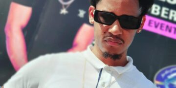 badman nickms De kaarten voor 'Badman', de eerste comedy opvoering van Ovopapi Nickms in Suriname, zijn uitverkocht. De comedian is door Snew Productions naar Suriname gehaald om de show waarmee hij in Nederland tourt ook in Suriname te geven.