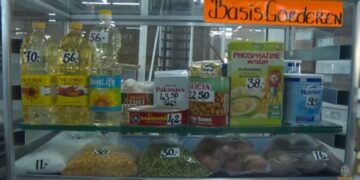 basisgoederen web Het ministerie van Economische Zaken, Ondernemerschap en Technologische Innovatie (EZOTI) worstelt nog steeds met het bedrijfsleven om de winstmarge van basisgoederen te verlagen van 25 procent naar 10-15 procent.