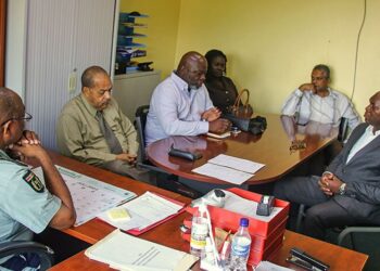 bbs leiding De leiding van de Beveiligings- en Bijstandsdienst Suriname is overgedragen aan een interim management team (imt). De overdracht heeft plaatsgevonden op het hoofdkantoor van de BBS op vrijdag 8 september 2023, onder leiding van de minister van Justitie en Politie, Kenneth Amoksi.