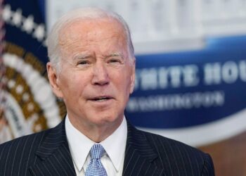 Biden waarschuwt Houthi's: Vergelding bij voortzetting 'schandalig' geweld op Rode Zee