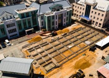 bosbrand keynews antondrachtenweg 0084 2 Het geplande bezoek van de UNESCO/ICOMOS is verschoven naar volgend jaar. Er zou een technisch team naar Suriname afreizen om te kijken hoe de bouw van de DNA-vergaderzaal verder voortgang kan vinden.