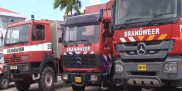 brandweer suriname 1 Op zondag 7 april 2024, omstreeks 20.47 uur, ontving het politiebureau Kwatta de melding van een woningbrand aan de Oedraising Varmaweg, meldt de brandweer.