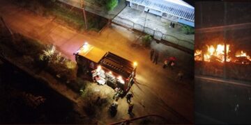 brandweerwagen 1 web 1 Een gezin is op zondag door een woningbrand dakloos geworden. De wetsdienaren van het politiebureau Wageningen kregen de telefonische melding dat een woning op een adres in het ressort in brand stond en deden de plek aan voor onderzoek.