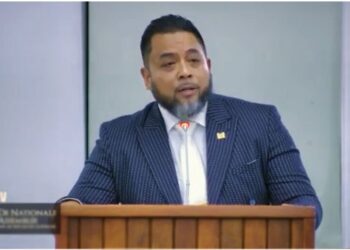 bronto dna web 1 2 Landsdienaren in verre districten moeten naar Paramaribo voor verplichte landsdienarenregistratie. “Ik zal mijn brandstof niet verbranden om van Saramacca naar Paramaribo te gaan voor een registratie”, zegt ambtenaar S.D.