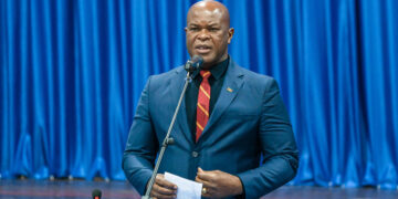 brunswijk 5 De vicepresident Ronnie Brunswijk merkt op dat hoofdveroordeelde van de 8 decemberstrafproces, Desi Bouterse in 2019 toen zijn eigen gratie had kunnen regelen. "Maar nu is het geschoven op ons bord en moeten wij ons daarover gaan buigen", zegt Brunswijk tegenover journalisten tijdens de jaarafsluiting van zijn kabinet.