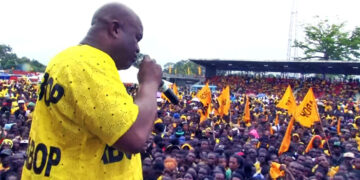 brunswijk ABOP Tussen Suriname en de Volksrepubliek China bestaan er decennialang vriendschapsbanden. Dit jaar wordt de strategische samenwerking van 48 jaar tussen de twee landen herdacht. Als regeringspartij staat de Algemene Bevrijdings- en Ontwikkelingspartij (ABOP) achter de one China policy.