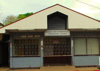 bvb parbo centrum Er is vermoedelijk getracht om het Bureau voor Burgerzaken (BVB) Paramaribo-Centrum in brand te steken. Naar aanleiding hiervan is er een onderzoek gestart door het Centraal Bureau voor Burgerzaken (CBB). Dit maakt de instantie bekend.