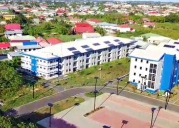 campusverblijf web 2 In december 2023 werd het bestuur onder leiding van Max Apapoe bij de Student Housing Campus Village vervangen door onderwijsminister Henry Ori. Daarbij werd aangegeven dat het oud bestuur goed werk heeft verricht.