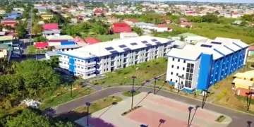 campusverblijf web 2 "Het is geen duurzame oplossing", zegt voorzitter Henk Sacco van de Nationale Jongeren Scholieren- en Studentenbelangen Organisatie Suriname over de subsidie, die de regering aan de studenten van de Anton de Kom Universiteit zal geven voor huisvesting op de Student Housing Campus Village.