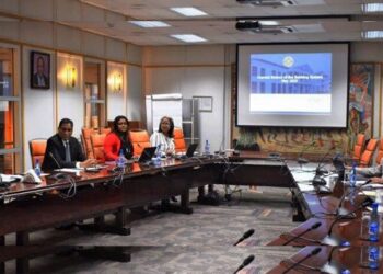 cbvs minfin web De Governor van de Centrale Bank van Suriname en de minister van Financiën en Planning hebben onlangs met de Commissie voor Financiële Stabiliteit vergaderd over de roadmap voor het robuust maken van de bancaire sector in Suriname.