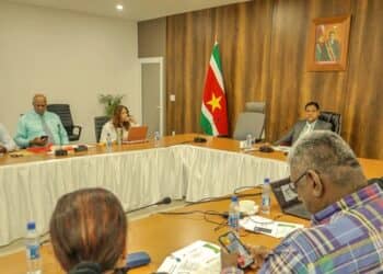 chan bespreking President Chandrikapersad Santokhi en leden van de ministerraad hebben donderdag 13 juli 2023 met diverse belanghebbenden en commissies gesproken die zich met de uitvoering bezighouden c.q. voor wie de projecten relevant zijn. Minister Parmanand Sewdien van Landbouw, Veeteelt en Visserij (LVV) heeft in een gesprek met de Communicatie Dienst Suriname de status gegeven van enkele projecten die betrekking hebben op zijn departement.