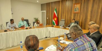chan bespreking President Chandrikapersad Santokhi en leden van de ministerraad hebben donderdag 13 juli 2023 met diverse belanghebbenden en commissies gesproken die zich met de uitvoering bezighouden c.q. voor wie de projecten relevant zijn. Minister Parmanand Sewdien van Landbouw, Veeteelt en Visserij (LVV) heeft in een gesprek met de Communicatie Dienst Suriname de status gegeven van enkele projecten die betrekking hebben op zijn departement.