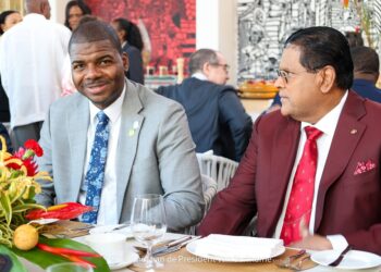 President Santokhi vraagt aandacht voor visumaanvraag procedure Canada