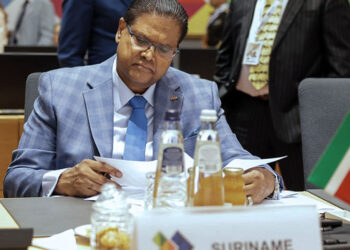chan celac web 2 President Chandrikapersad Santokhi zal op 1 en 2 maart deelnemen aan de 8ste Summit van de Community of Latin American and Caribbean States (CELAC). Dat bevestigt de minister van Buitenlandse Zaken, International Business en Internationale Samenwerking (BIBIS), Albert Ramdin, tegenover de Communicatie Dienst Suriname (CDS). De bijeenkomst zal in Saint Vincent & the Grenadines gehouden worden.