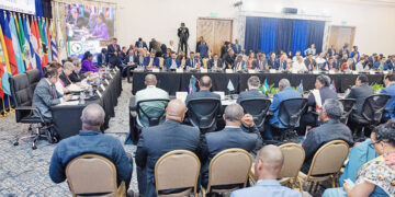chan celac web 3 President Santokhi beschouwt CELAC als een belangrijk instrument voor het creëren van een welvarende en gelijkwaardige regio. Tijdens de 8ste summit van de regionale organisatie in Saint Vincent and the Grenadines benadrukte het Surinaams staatshoofd het belang van een gedeelde visie en eenheid binnen de regio om gezamenlijke uitdagingen aan te pakken.