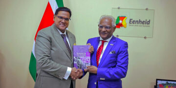 chan chan web Professor Chan Choennie zal in een presentatie dieper ingaan op de rol van de Afro-Surinamers na de slavernij, hun economische – en sociale omstandigheden, culturele normen en waarden alsook de keuzes in relatie tot het slavernijverleden.