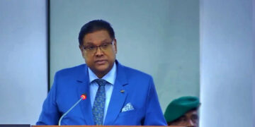 chan dna 1 web 3 In de Nationale Assemblee is er al geruime tijd veel kritiek geweest vanuit de oppositie op de vergoeding van Roy Baidjnath Panday, die als Agent van Staat opereert bij het Inter-Amerikaans Hof van de Rechten van de Mens.