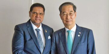 chan korea web President Chandrikapersad Santokhi heeft 3 juli 2023 een ontmoeting gehad met de premier van Zuid-Korea Han Duck-soo. Dit gebeurde in de marge van de Caricom top, waar het staatshoofd bij aanwezig is.
