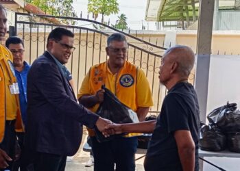 chan lions web President Chandrikapersad Santokhi is op 31 maart 2024 op uitnodiging van Lions Club Parwani aanwezig geweest bij het Ramadanproject van deze organisatie in het district Nickerie.