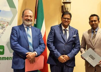 chan nationaal strategie Het Nationale Digitale Strategie 2023-2030 document, dat is voorbereid door de presidentiële werkgroep e-Gov – in samenwerking met het United Nations Development Programme (UNDP) – is aan president Chandrikapersad Santokhi aangeboden.