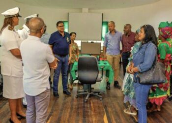 community hub coronie Het Cultureel Centrum van Coronie met de bijbehorende Community Hub is gerenoveerd. President Chandrikapersad Santokhi heeft de ingebruikname bijgewoond, die op 9 september heeft plaatsgevonden. De renovatie is gerealiseerd via een project van het Bureau Microprojecten van het Kabinet van de President dat door districtscommissaris Maikel Winter was ingediend.
