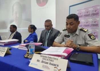 dnv De United Nations Office on Drugs and Crime (UNODC), de IMPACS, de Duitse samenwerkingsorganisatie (Deutsche Zussamenarbeit) onder de Global Firearms Programme heeft in samenwerking met het Directoraat Nationale Veiligheid een firearms trainingscourse aangeboden aan het Openbaar Ministerie (OM), het Directoraat Nationale Veiligheid, het Korps Politie Suriname, het Nationaal Leger, de Douane en de Kustwacht.