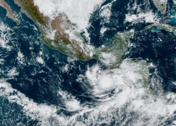 download 18 Aanhoudende hevige regenval heeft in Centraal-Amerika minstens 19 mensen het leven gekost. Naast de dodelijke slachtoffers is er veel schade aan de infrastructuur en zijn vele mensen dakloos en geëvacueerd.