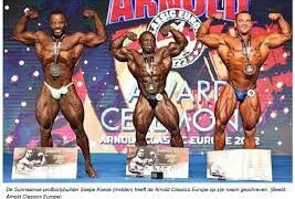 download 7 Bodybuilders Eddy Wilson, Soepe Koese en Randal Haakmat zijn vrijdag vertrokken richting Dubai om deel te nemen aan de Fujairah voor Pro World Show. De bodybuilders gaan via Nederland en Dubai in Fujairah aankomen, waar het toernooi van 5 tot en met 7 oktober gehouden zal worden.