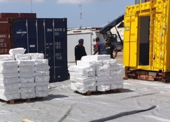 drugs vangst haven suriname Wikash K. en Vikash B. zijn vrijgesproken voor de vermeende betrokkenheid bij de poging 83 kg cocaïne via de Jules Sedney Haven naar het buitenland te smokkelen.