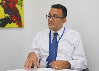eblein franchie Directeur van de Finabank, Eblein Frangie zegt in gesprek met Key News, dat zij met deze creditrating buitenlandse investeerders kan aantrekken en leningen kan verstrekken. Met deze creditrating van CariCRIS vergroot zij haar vertrouwen binnen de bancaire sector en internationaal. "Gekeken naar de markt in Suriname is het best klein en met de alsmaar veranderde economische situatie in ons land, kijkt de Finabank naar mogelijkheden om haar markt en diensten verder te verbreden buiten de Surinaamse economie om", zegt Frangie.