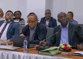 ebs eynhoven web 1 De leiding van de Energiebedrijven Suriname (EBS) heeft aan de regering modellen gepresenteerd voor het verder verminderen van de elektriciteitssubsidie. Dit gebeurde tijdens de regeringsvergadering van woensdag 7 februari 2024 op het Kabinet van de President.