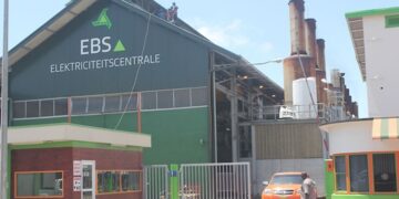 ebs suriname 1 N.V. Energiebedrijven Suriname (EBS) verzuimt maandelijks het overeengekomen bedrag van SRD 250 miljoen te storten in de staatskas. Dit deelde minister Stanley Raghoebarsing van Financiën en Planning donderdag mee tijdens de regeringspersconferentie.