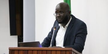 DNA-lid Jones noemt minister Sewdien ‘grote dief’